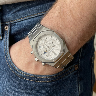 Classic Men’s Chronograph Watch With Metal Bracelet And Multi Dial Display