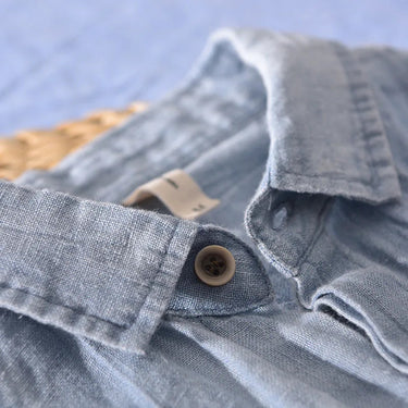 Classic Men’s Short Sleeve Button Down Shirt With Relaxed Collar And Curved Hem