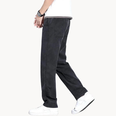 Classic Men’s Wide Leg Denim Jeans With Straight Fit And Slant Pockets