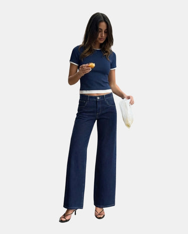 Clean Women’s Fitted T Shirt With Crew Neck And Contrast Trim