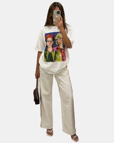 Clean Women’s Oversized Graphic T Shirt With Artistic Print