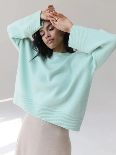 Relaxed Women's Round Neck Sweater with Long Sleeves