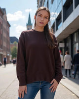 Relaxed Women's Round Neck Sweater with Long Sleeves