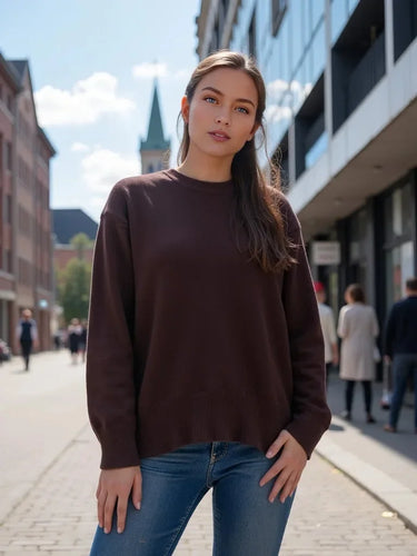 Relaxed Women's Round Neck Sweater with Long Sleeves