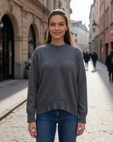 Relaxed Women's Round Neck Sweater with Long Sleeves