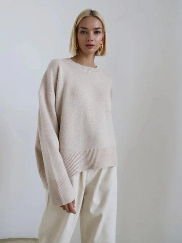 Relaxed Women's Round Neck Sweater with Long Sleeves