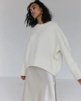 Relaxed Women's Round Neck Sweater with Long Sleeves