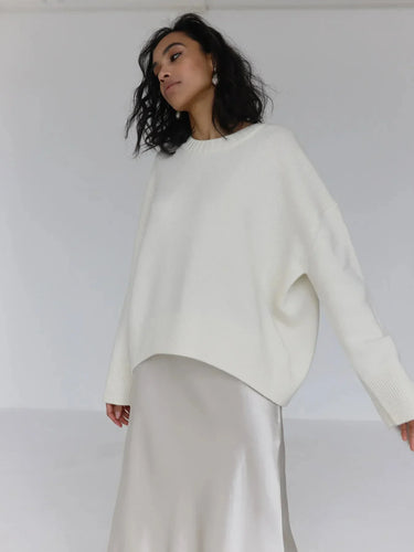 Relaxed Women's Round Neck Sweater with Long Sleeves