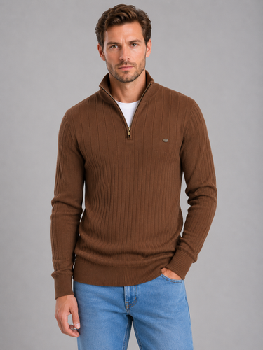 Close-up of the ribbed hem at the waist