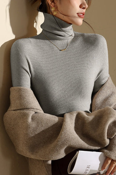 Detail shot of the seamless finish at the hem