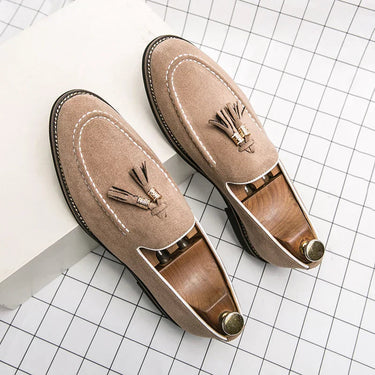 Smart Men’s Tassel Loafers With Suede Upper And Moc Toe Stitching