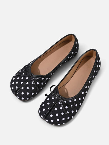 Close-up of bow detail on top of the ballet flat