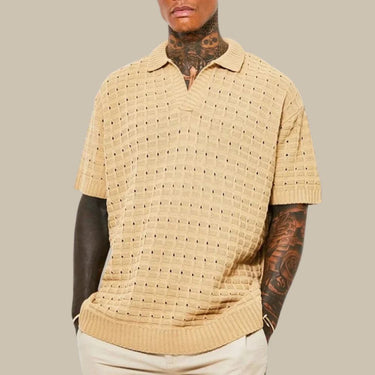 Stylish Men’s Knit Polo Shirt With Open Collar And Textured Pattern
