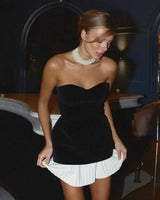 Sweetheart Neckline Mini Dress with Fitted Bodice and Flared Skirt