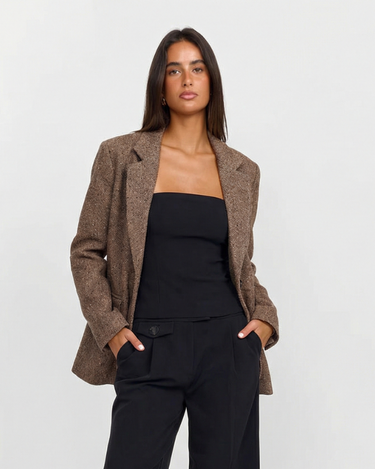 Tailored Women’s Tweed Blazer With Notch Lapel And Button Front