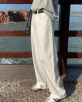 Wide-Leg Jeans with High Waist and Contemporary Look