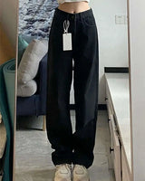 Wide-Leg Jeans with High Waist and Contemporary Look