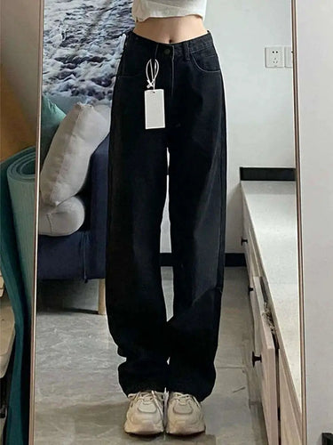 Wide-Leg Jeans with High Waist and Contemporary Look