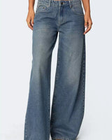 Wide-Leg Jeans with High Waist and Retro Influence