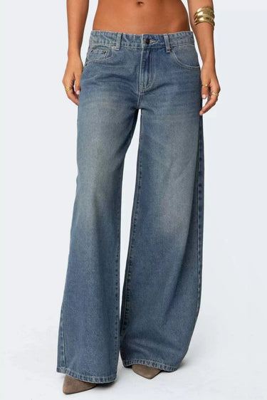 Wide-Leg Jeans with High Waist and Retro Influence